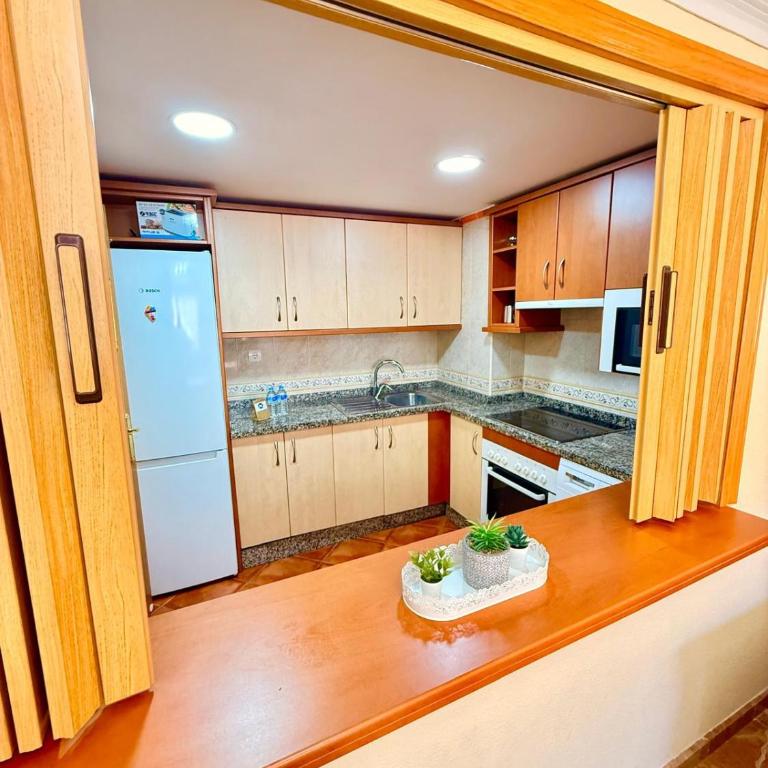 Large Apartment with Sea Views & Terrace - One-Bedroom Apartment - 23