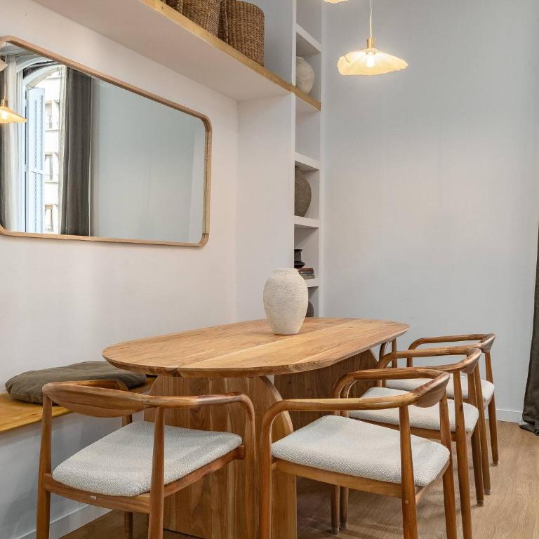 Moderno Apartamento en el Corazón de Barcelona - Three-Bedroom Apartment - 10
