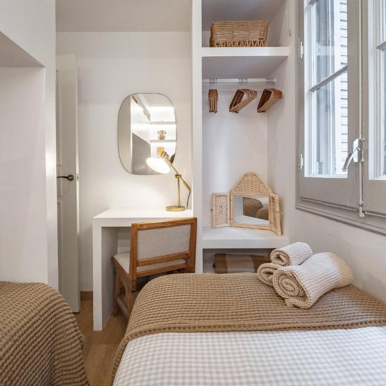 Moderno Apartamento en el Corazón de Barcelona - Three-Bedroom Apartment - 31