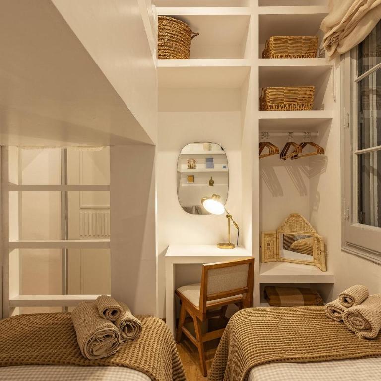 Moderno Apartamento en el Corazón de Barcelona - Three-Bedroom Apartment - 33