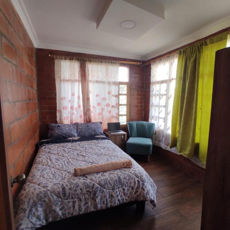 Casa independiente en la mitad del mundo - Three-Bedroom House - 13