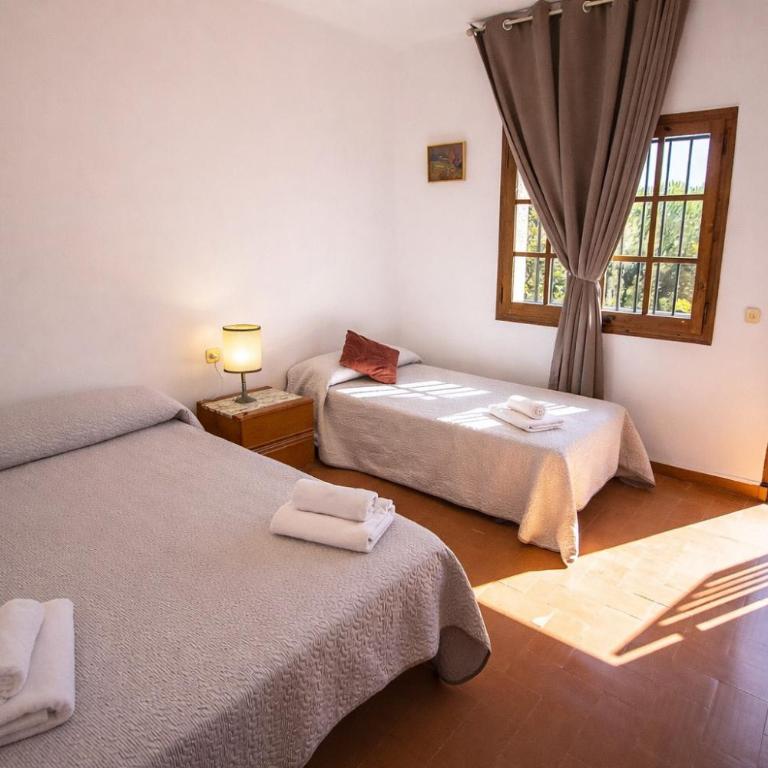 Catalunya Casas: Spacious Villa Vera up to 24 guests, a short drive to Blanes! - Villa con piscina privada - 9