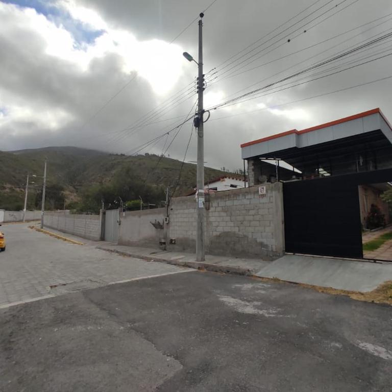 Casa independiente en la mitad del mundo - Three-Bedroom House - 12