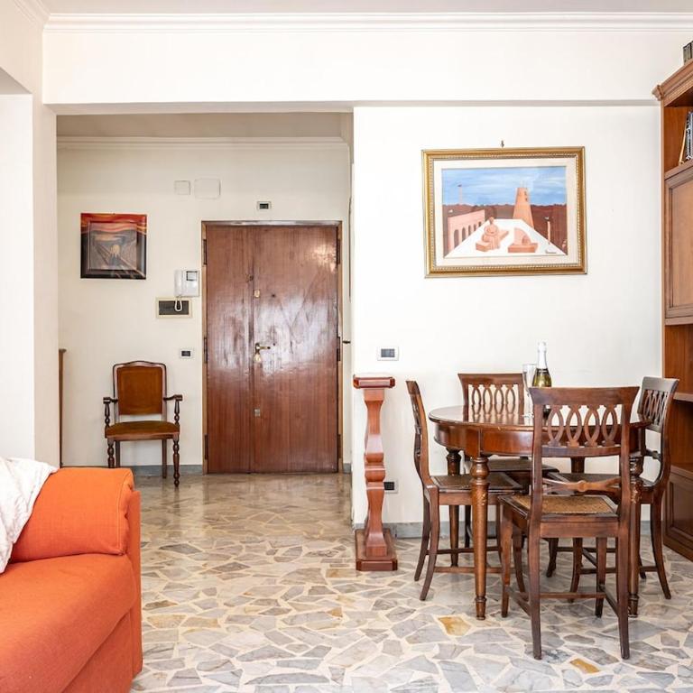 Bright Apartment 2 Min from Metro Station - Appartamento con 1 Camera da Letto - 2