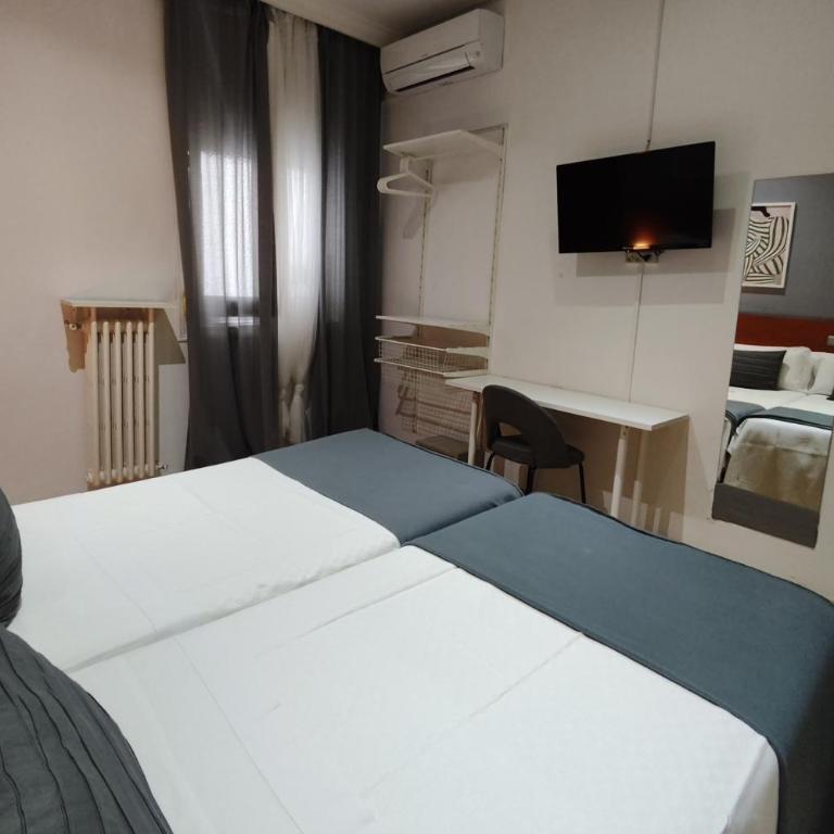 Hostal Cervantes - Twin Room - 8