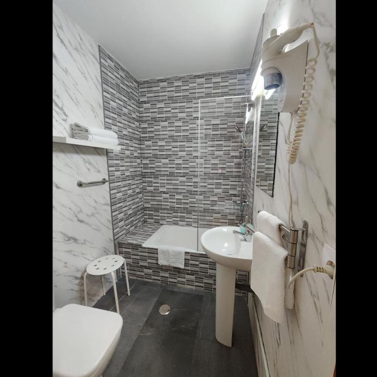 Hostal Cervantes - Twin Room - 5