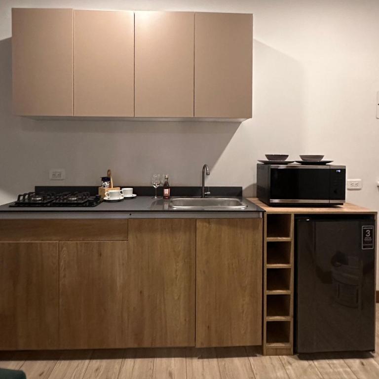 CasaSue Living & Hotel - Standard King Room - 2
