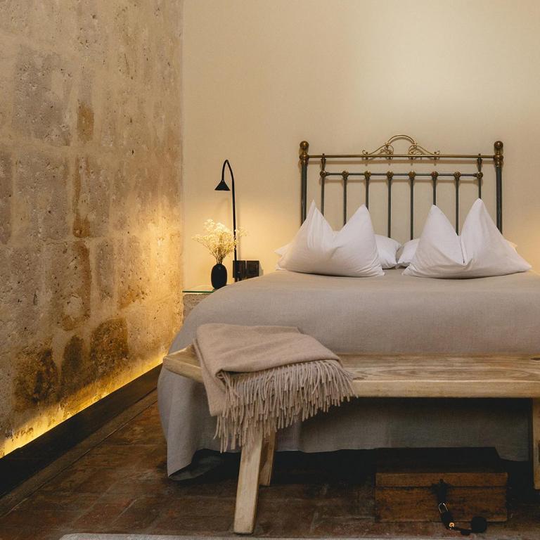 CIRQA - Relais & Châteaux - Double Room - 5