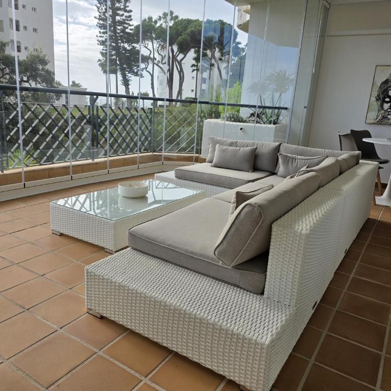 Stylish Beachfront apt with sea view - Apartment - 12
