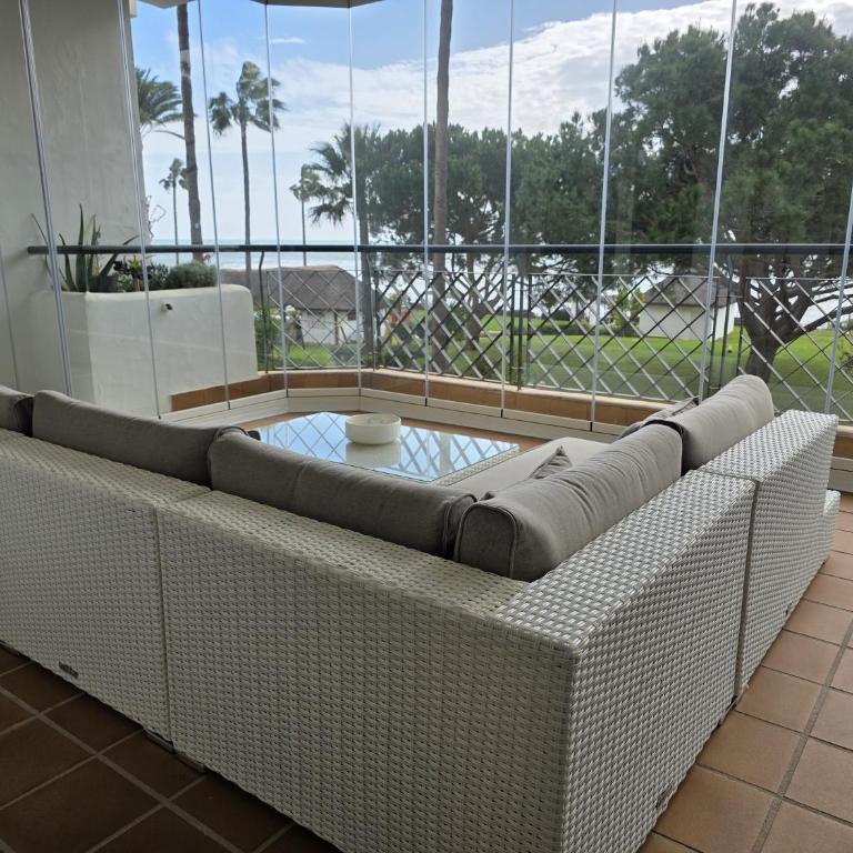 Stylish Beachfront apt with sea view - Apartment - 14