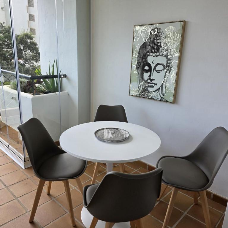 Stylish Beachfront apt with sea view - Apartment - 13