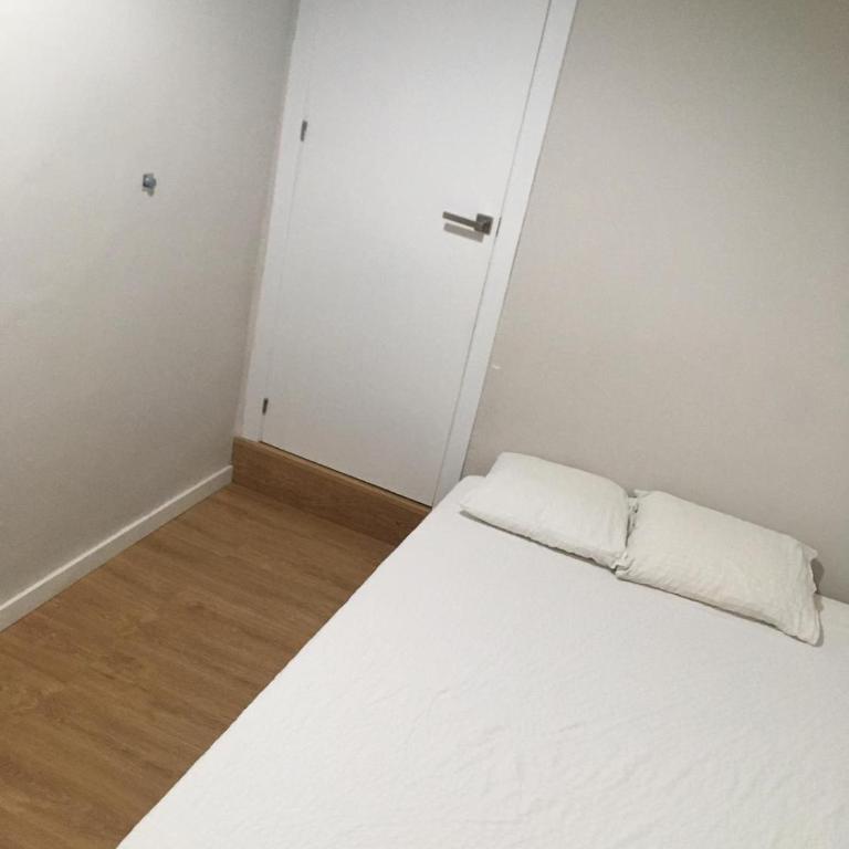 2 BEDROOM APARTMENT SANTS - Two-Bedroom Apartment - 2