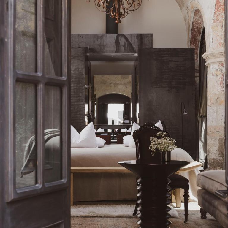 CIRQA - Relais & Châteaux - Superior Deluxe Double or Twin Room - 2
