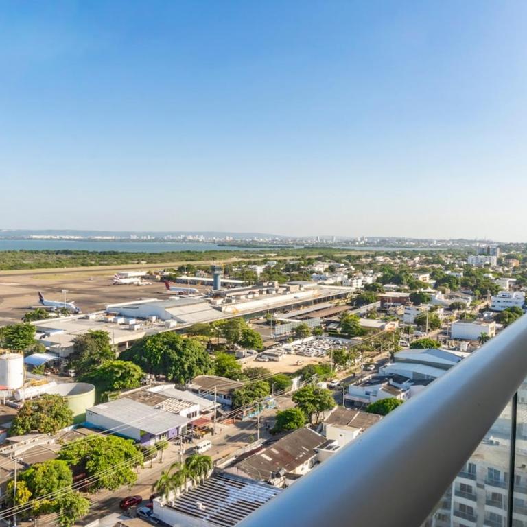 Luxury Apartment Suite Lake View 2 min Airport - Two-Bedroom Apartment - 9