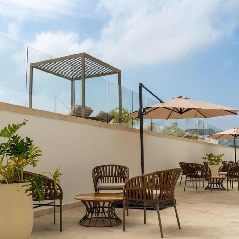 Luxury Apartment Suite Lake View 2 min Airport - Two-Bedroom Apartment - 13