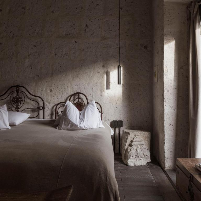 CIRQA - Relais & Châteaux - Superior Deluxe Double or Twin Room - 4