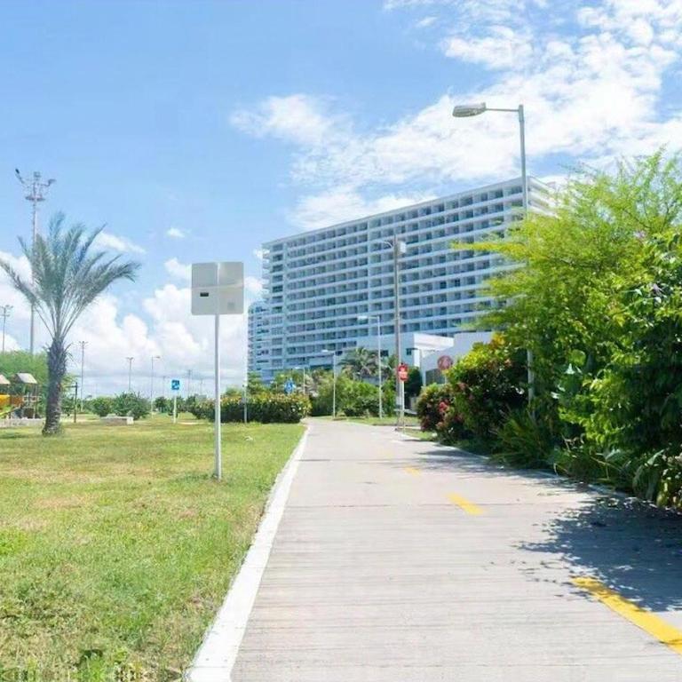 Luxury Apartment Suite Lake View 2 min Airport - Two-Bedroom Apartment - 33