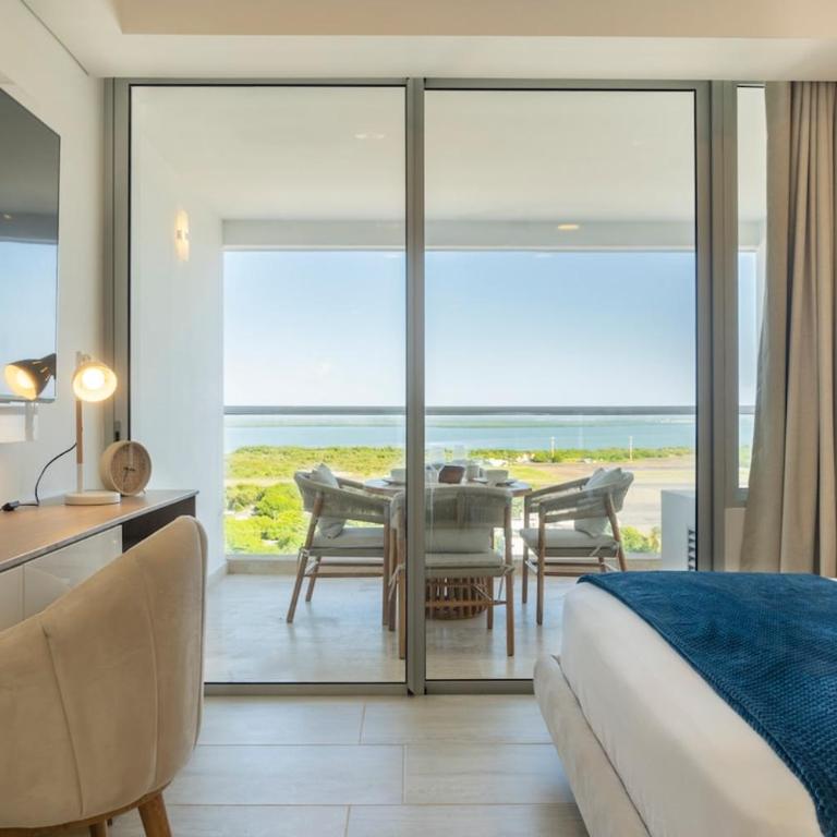 Luxury Apartment Suite Lake View 2 min Airport - Two-Bedroom Apartment - 38