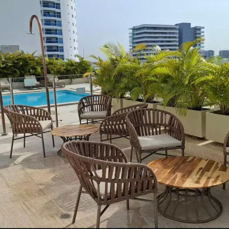 Luxury Apartment Suite Lake View 2 min Airport - Two-Bedroom Apartment - 47