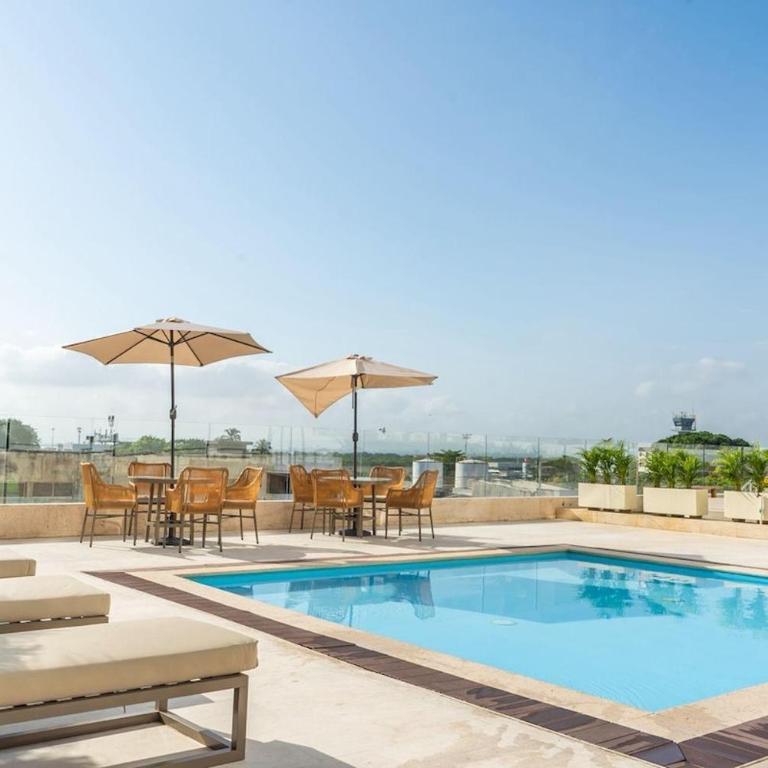 Luxury Apartment Suite Lake View 2 min Airport - Two-Bedroom Apartment - 53