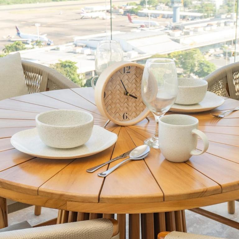 Luxury Apartment Suite Lake View 2 min Airport - Two-Bedroom Apartment - 62