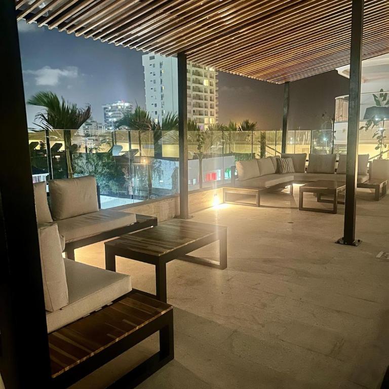 Luxury Apartment Suite Lake View 2 min Airport - Two-Bedroom Apartment - 68