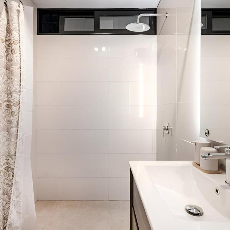 Bajada Balta Suites Spacious 3BR in Miraflores Walkable Area - One-Bedroom Apartment - 12