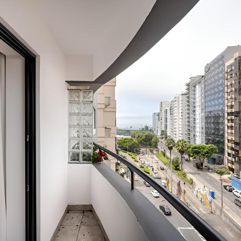 Bajada Balta Suites Spacious 3BR in Miraflores Walkable Area - One-Bedroom Apartment - 1