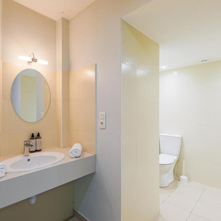 Hôtel Restaurant Les Tilleuls et son espace détente - Chambre Double - Accessible aux Personnes à Mobilité Réduite - 4