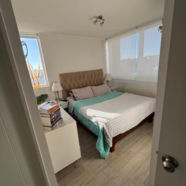 Departamento moderno, elegante y nuevo - Three-Bedroom Apartment - 12
