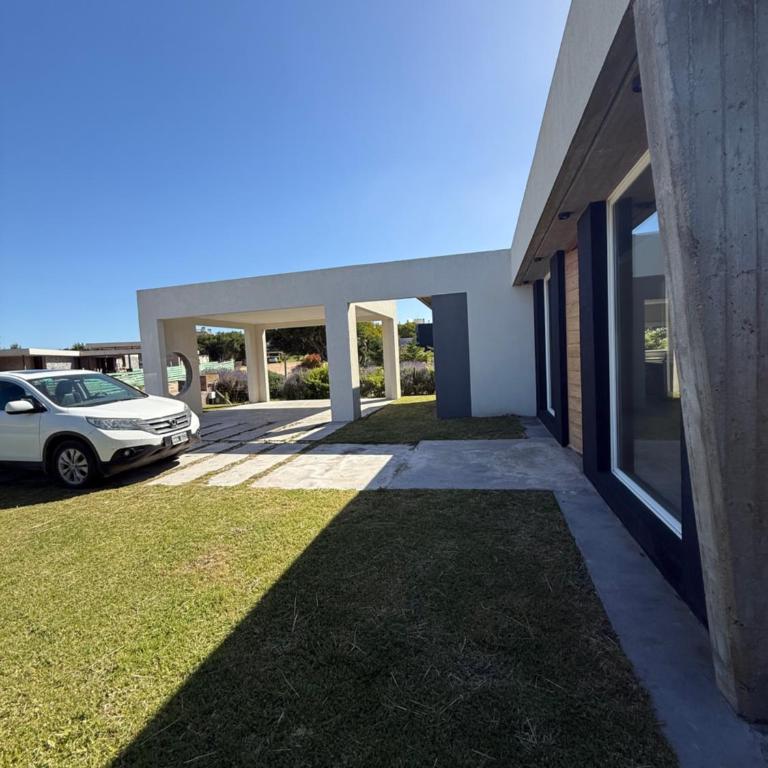 Casa Costa Esmeralda 4 dormitorios 3 baños 1 toilet Pileta 10Pax - Casa de 4 dormitorios - 3