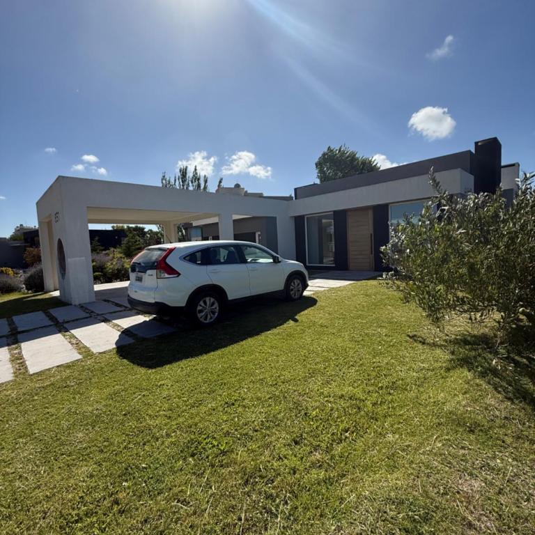 Casa Costa Esmeralda 4 dormitorios 3 baños 1 toilet Pileta 10Pax - Casa de 4 dormitorios - 2