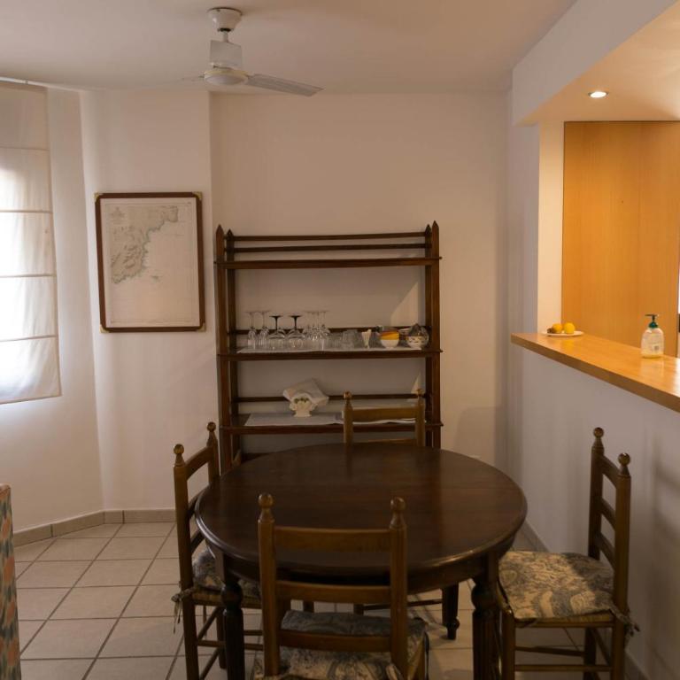 2 bed. GF apartment in center of Begur w shared pool parking H62 - Two-Bedroom Apartment - 3