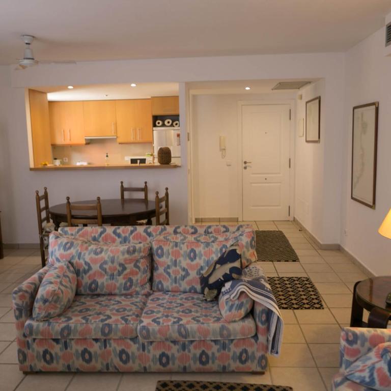 2 bed. GF apartment in center of Begur w shared pool parking H62 - Two-Bedroom Apartment - 4