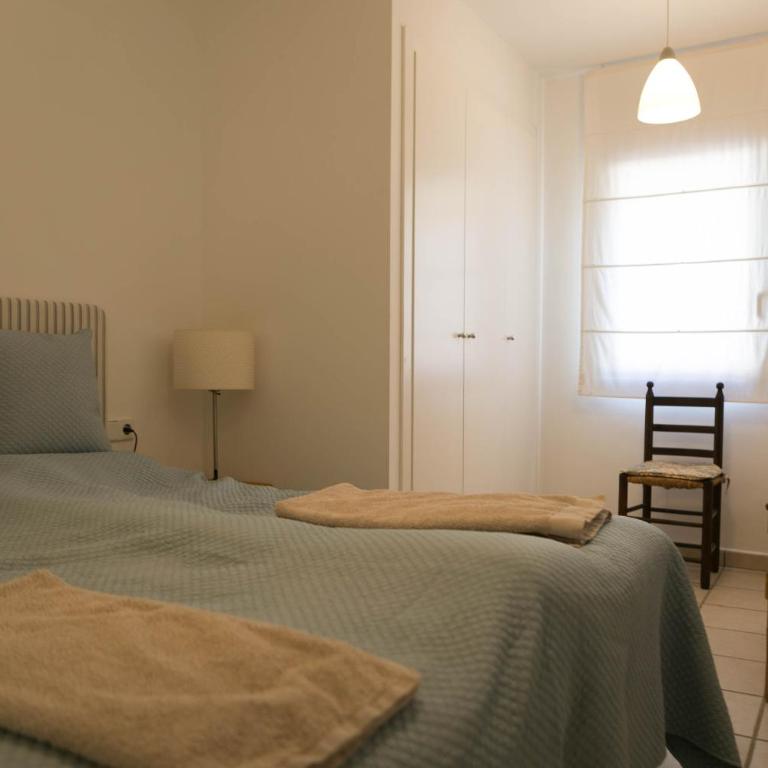 2 bed. GF apartment in center of Begur w shared pool parking H62 - Two-Bedroom Apartment - 12