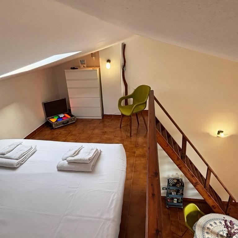 Cozy Apartment with Loft near Town & Sea - Two-Bedroom Apartment - 15