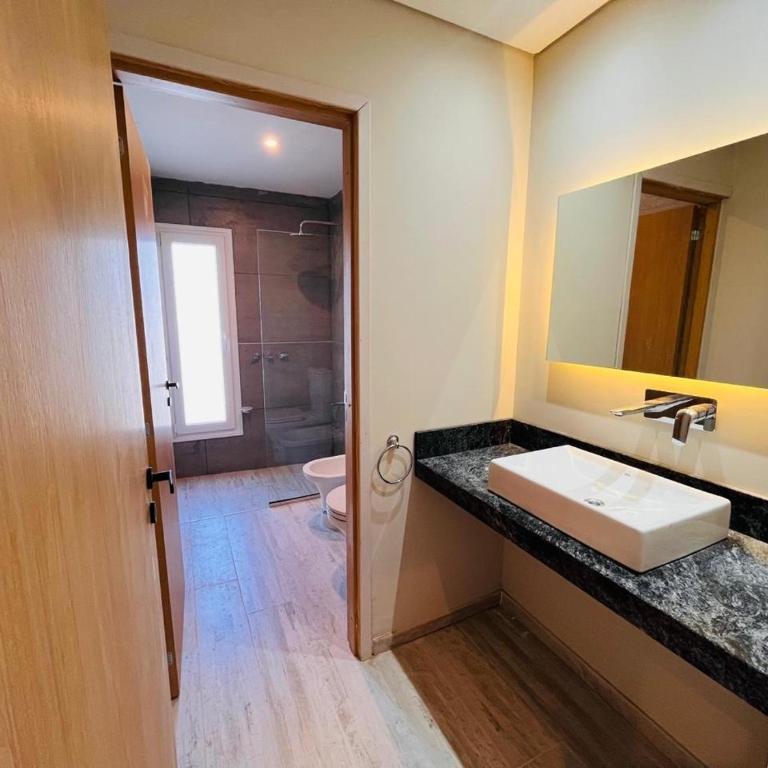 Casa Costa Esmeralda 4 dormitorios 3 baños 1 toilet Pileta 10Pax - Casa de 4 dormitorios - 10