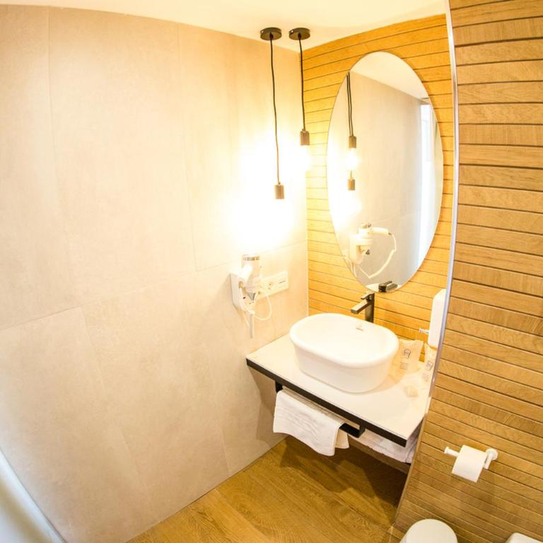 Hostal riMboMbin - Habitación Doble Deluxe - 1 o 2 camas - 12