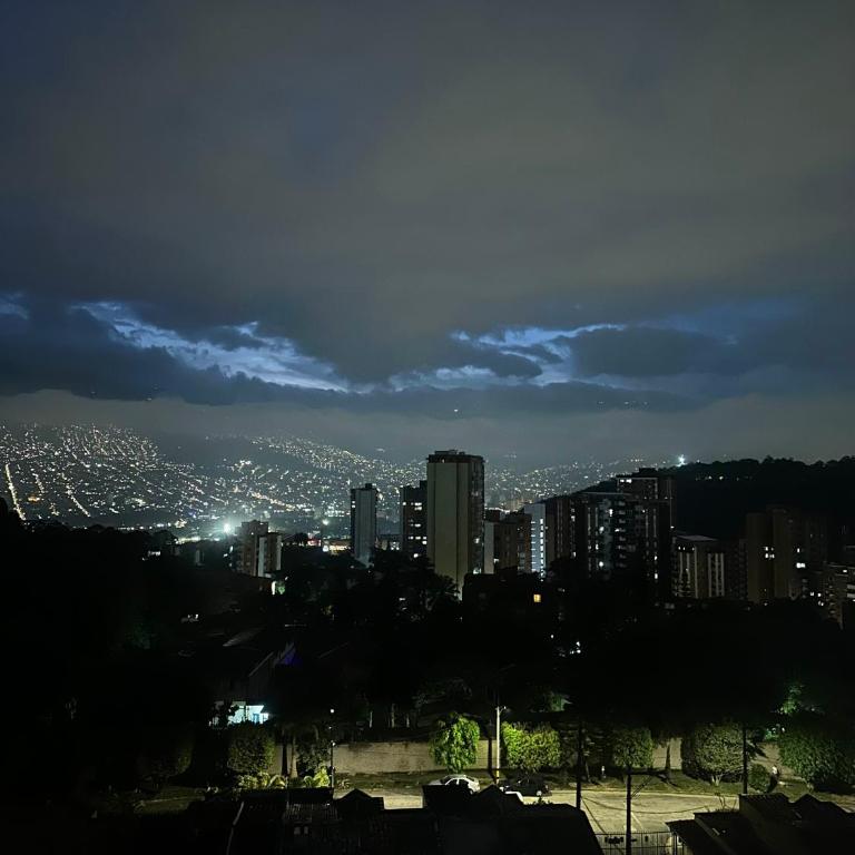 Apartamento cerca del estadio de Medellín - Two-Bedroom Apartment - 5