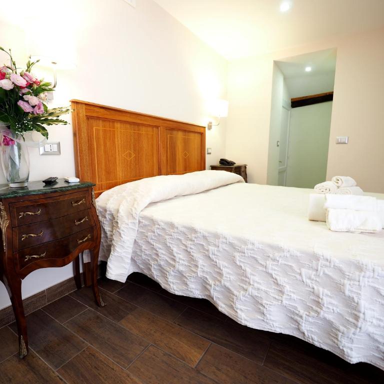 LoryLu - Double or Twin Room with Terrace - 3