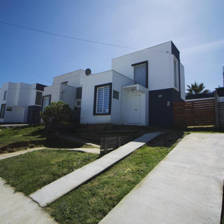 Moderna casa en Condominio Los Pinos, El Tabo - Three-Bedroom House - 1