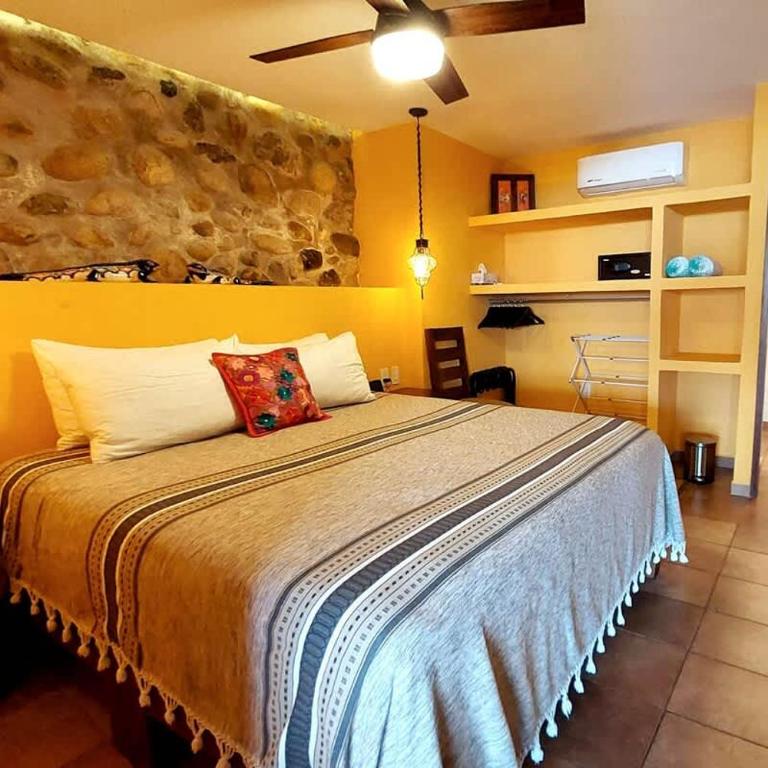 Curiel's Retreat Ocean View 2BR with Terrace and Heated Pool - Two-Bedroom Apartment with Terrace - 3