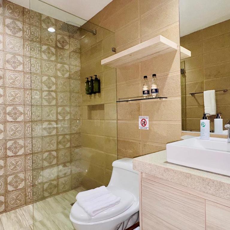 Hotel Puerto Pacifico Guayaquil Airport - Superior Queen Room - 4