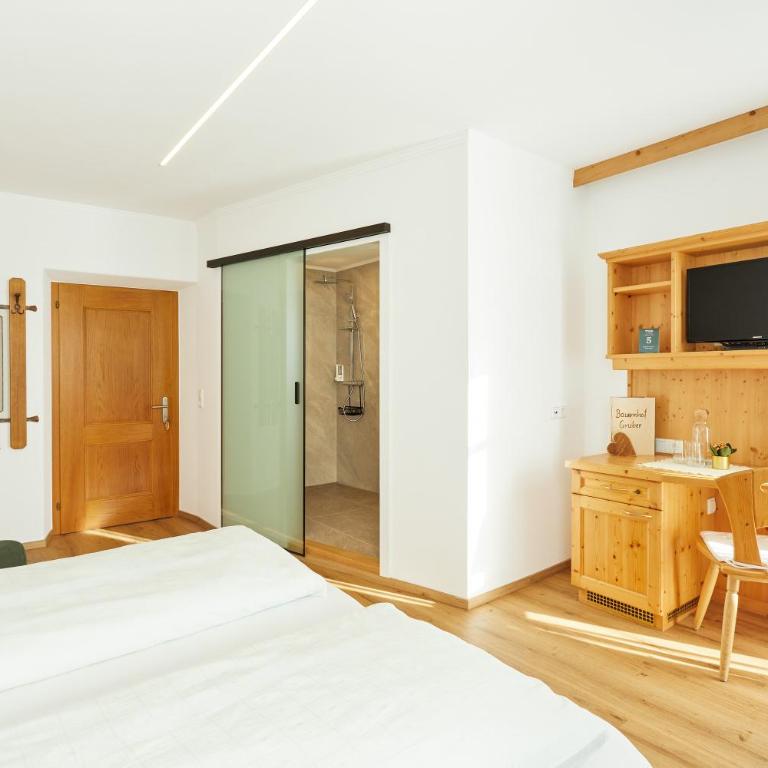 Erlebenswert Bauernhof Gruber - Doppelzimmer mit Balkon (2 Erwachsene + 1 Kind) - 26