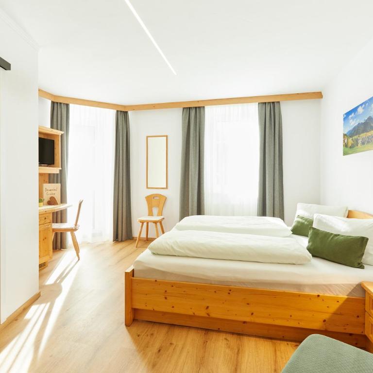 Erlebenswert Bauernhof Gruber - Doppelzimmer mit Balkon (2 Erwachsene + 1 Kind) - 25