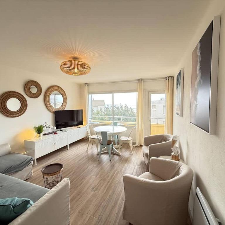 Sea View and Beach at Your Feet Bright Apartment - Apartamento - 4