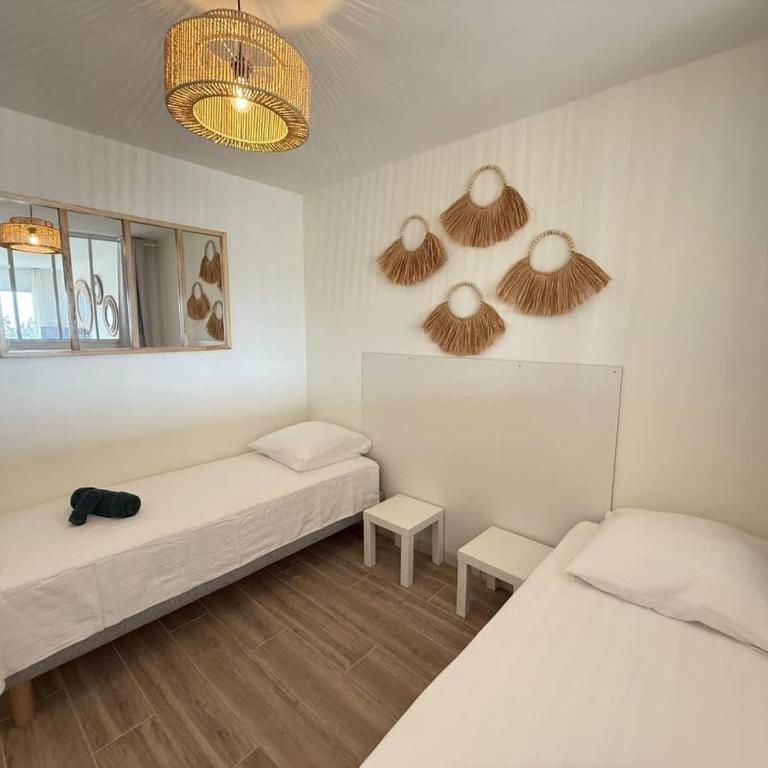 Sea View and Beach at Your Feet Bright Apartment - Apartamento - 11