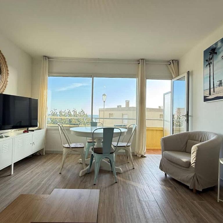 Sea View and Beach at Your Feet Bright Apartment - Apartamento - 15
