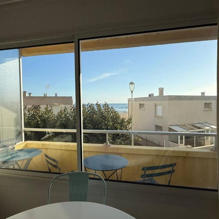 Sea View and Beach at Your Feet Bright Apartment - Apartamento - 19