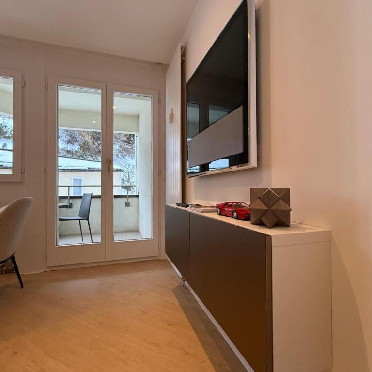 Wasserfall - Zentrum - Balkon - Seeblick - Küche - One-Bedroom Apartment - 11